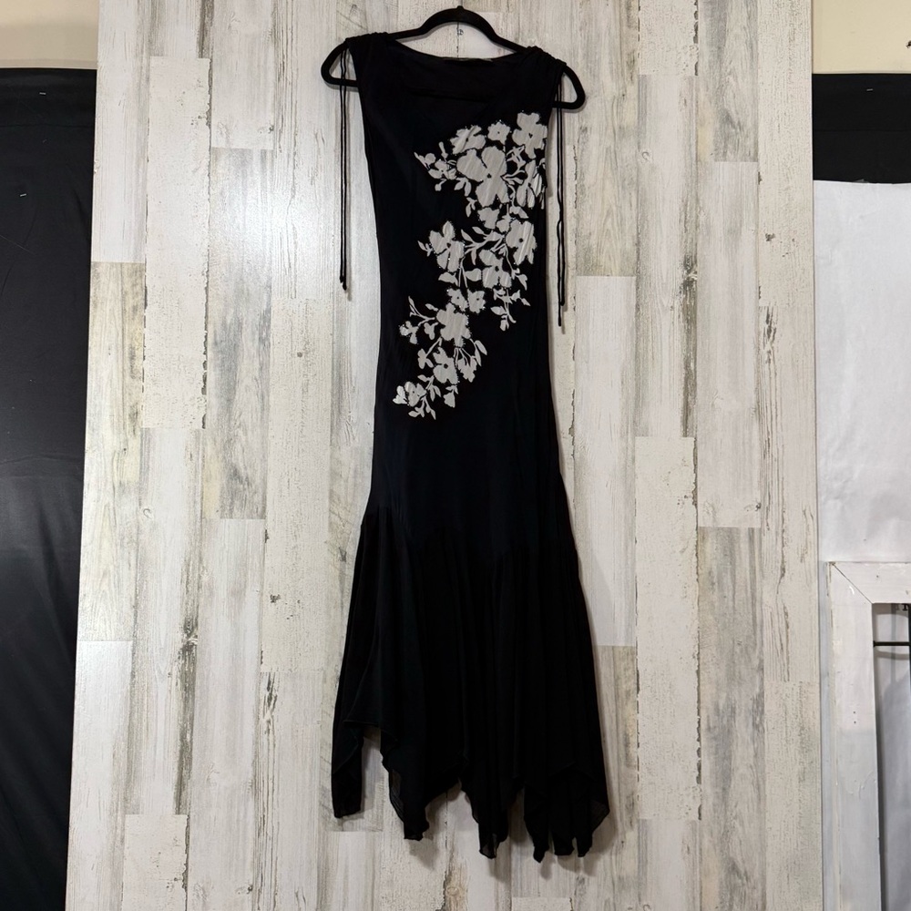 Temptations Vintage Sleeveless Black White Floral Sequin Embellishments Gown